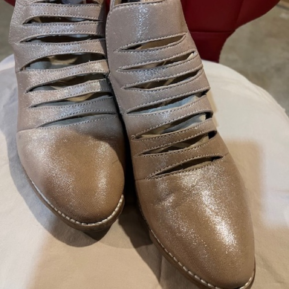 Seychelles ‘Unanimous’ Gold Leather Ankle Booties